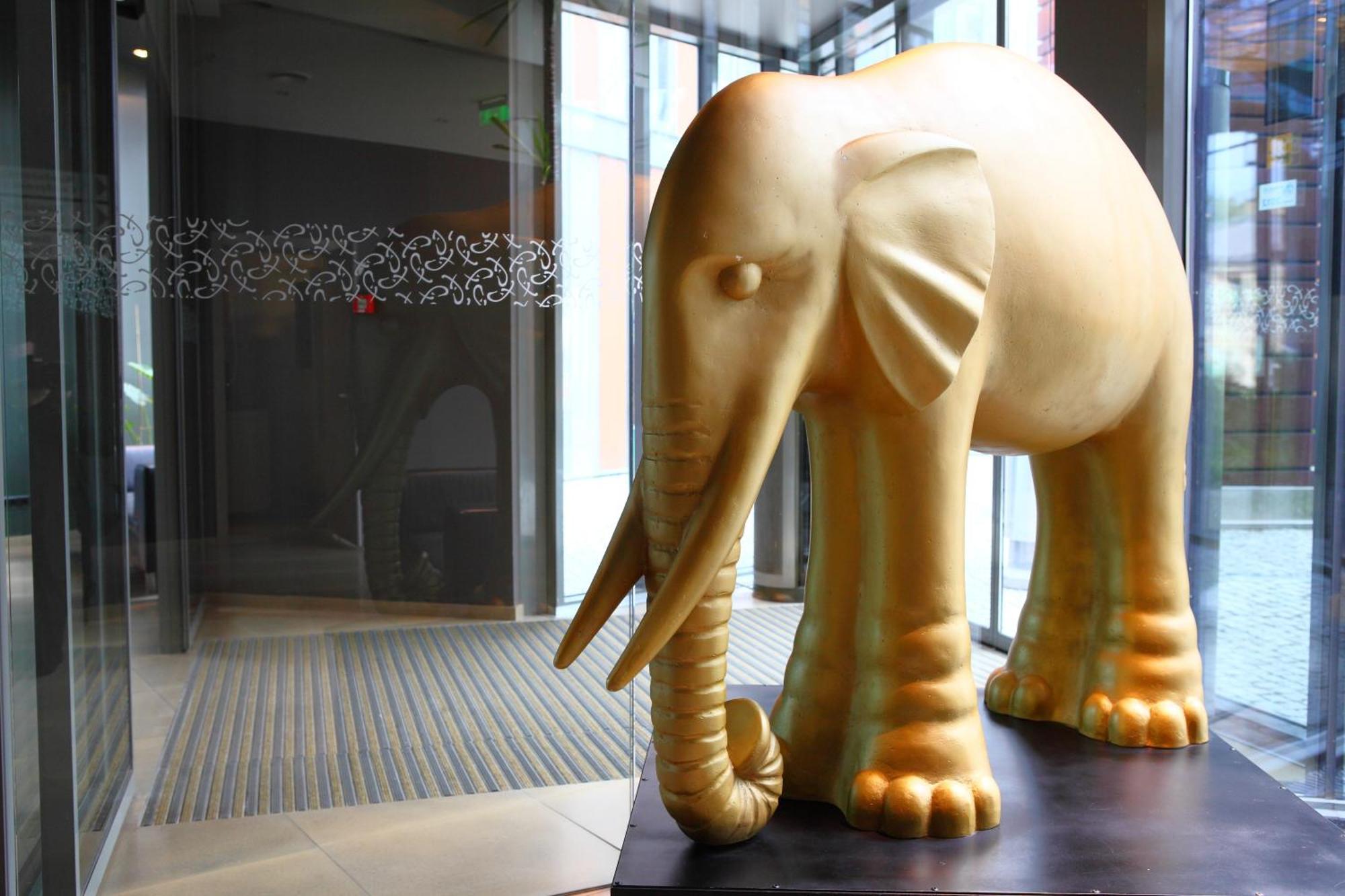 Rixwell Elefant Hotel Riga Esterno foto